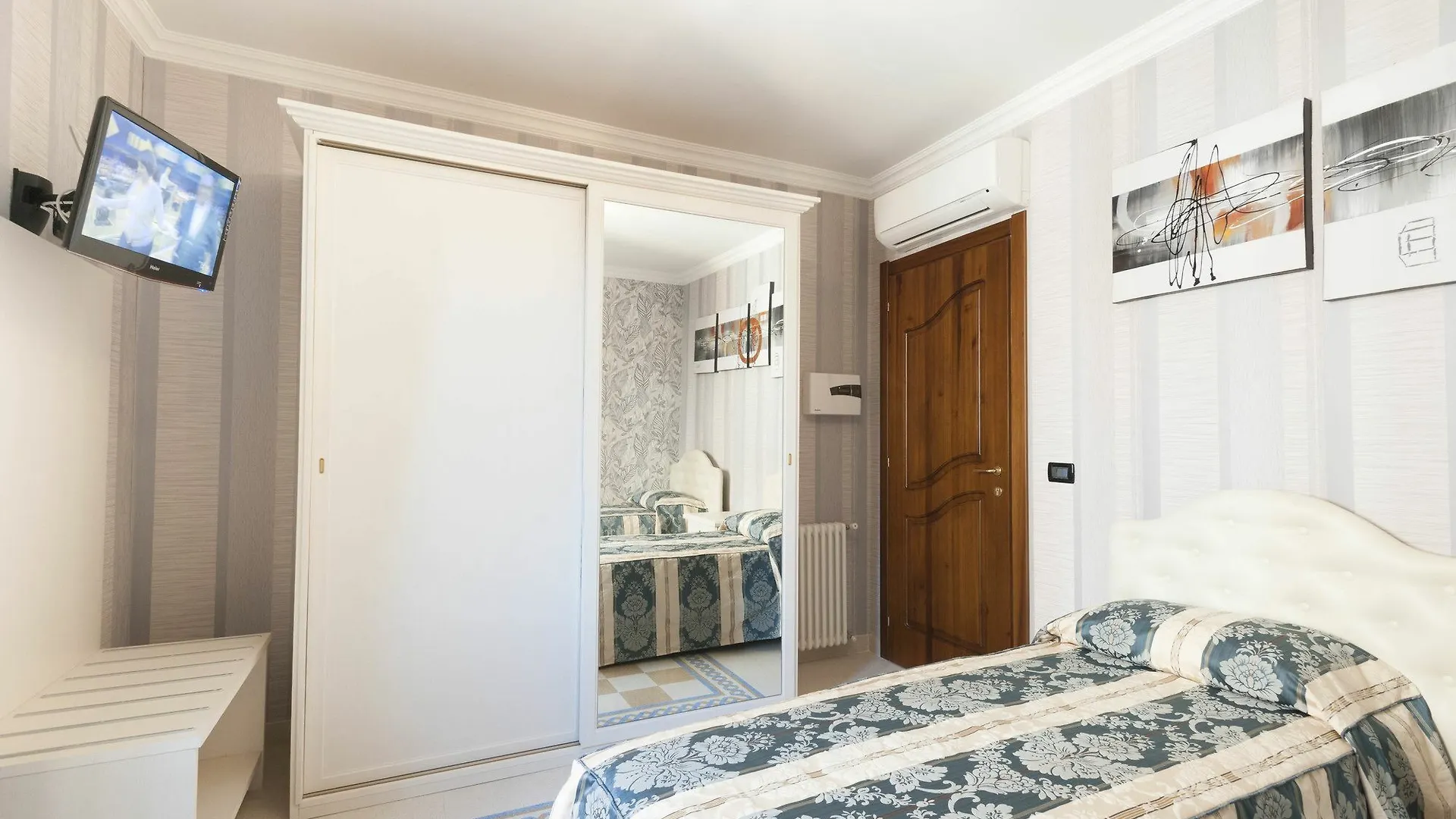 Lolart - Tiburtina Station Apartment Rome 0*,  Italy
