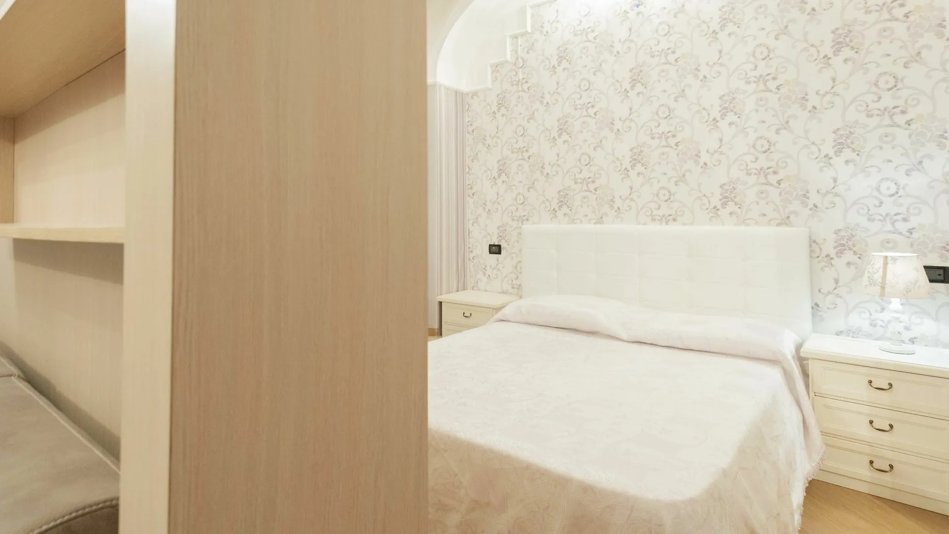 Lolart - Tiburtina Station Apartment Rome Italy