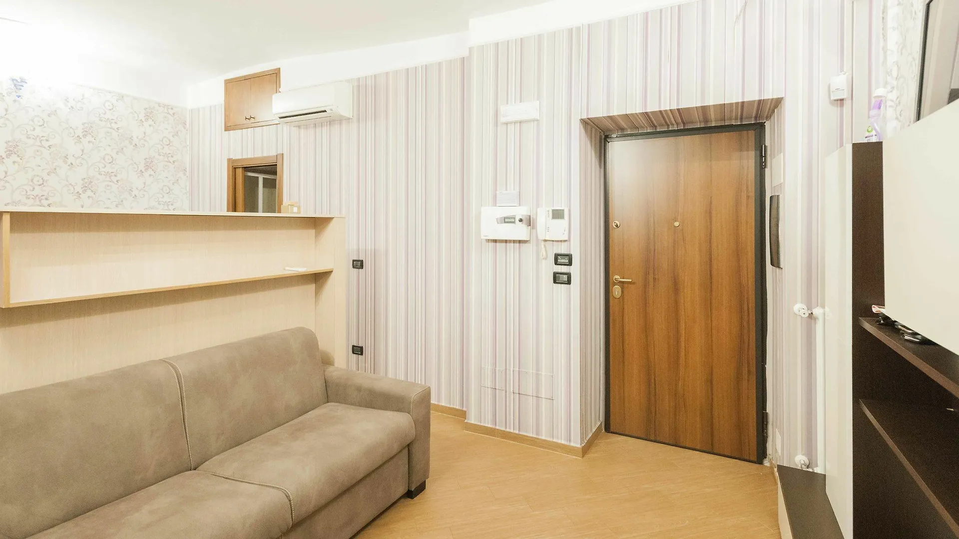 Lolart - Tiburtina Station Apartment Rome Italy